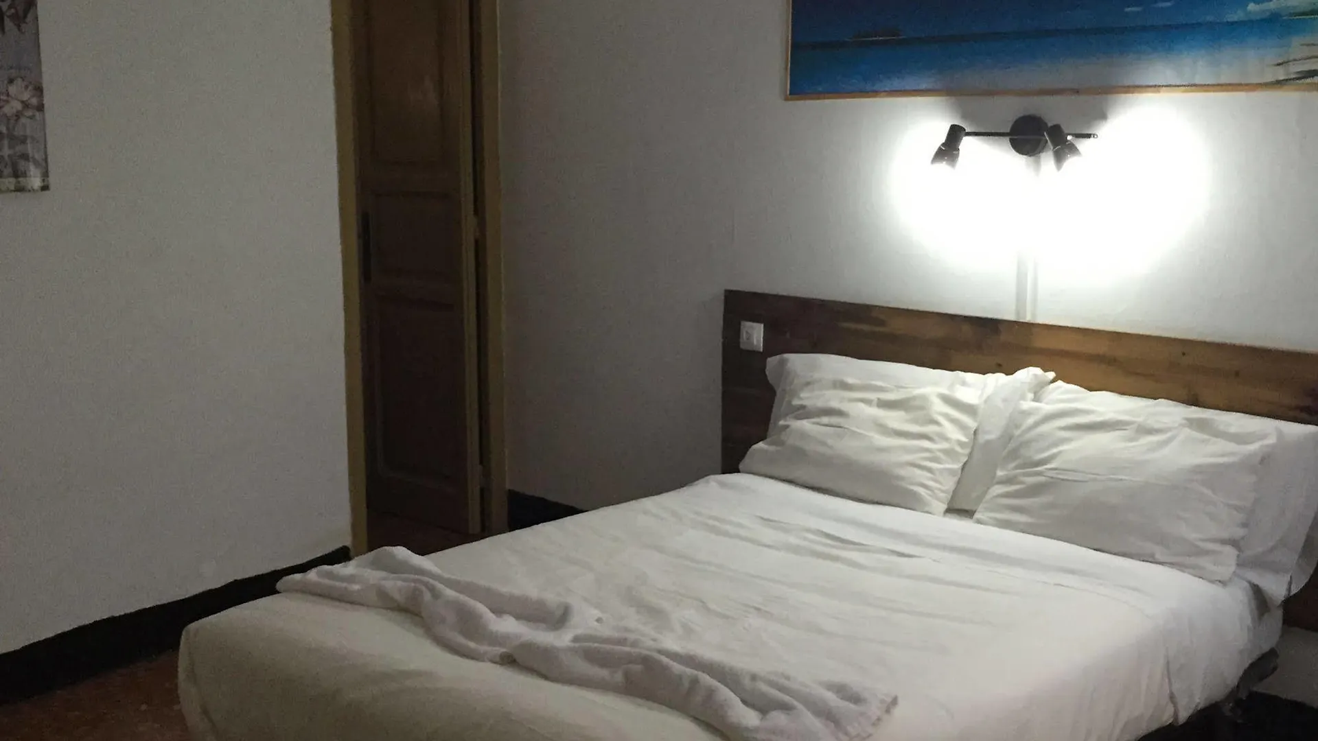 Hostal Macaya contacts